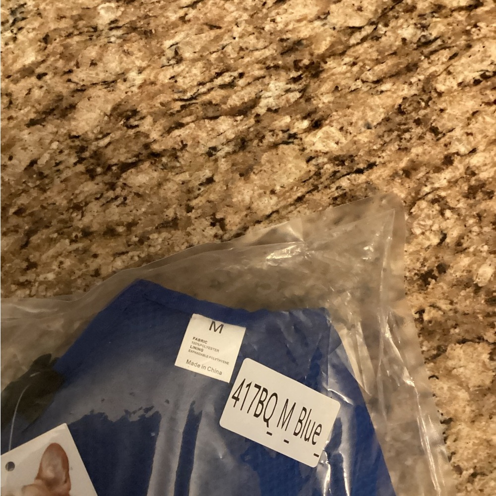 Dog cone collar size medium - Picture 2 of 4